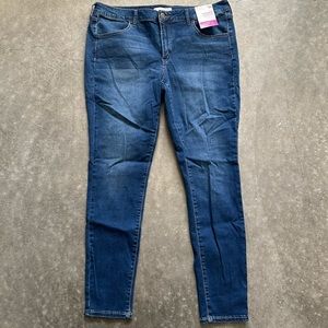 NWT SO dark denim low rise ultimate jeggings Size 17